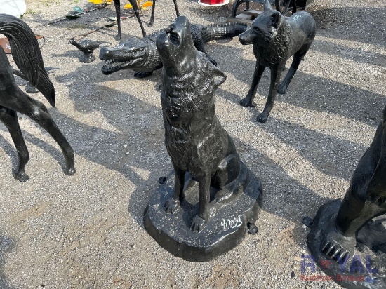 Howling Wolf Statue