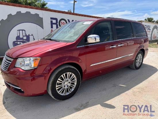 2015 Chrysler Town & Country Van
