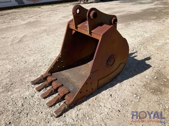 36in Excavator Bucket w/ Teeth
