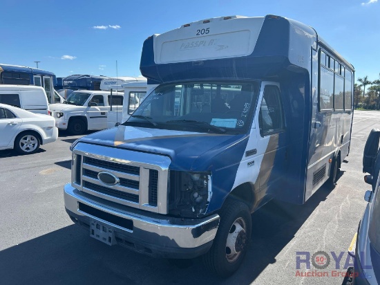 2015 Ford E450 Super Duty Propane Passenger Bus