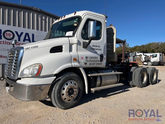 2015 Freightliner Cascadia 113 Wetkit T/A Day Cab Truck Tractor