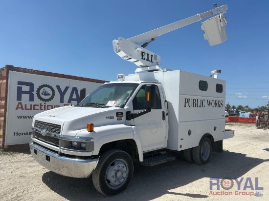 2005 Chevrolet C5500 ETI 29 SNV Enclosed Bucket Truck