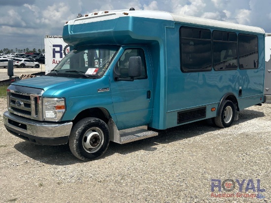 2017 Ford E-450 Super Duty Passenger Bus