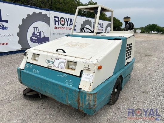 2009 Tennant 810 Ride-On Sweeper
