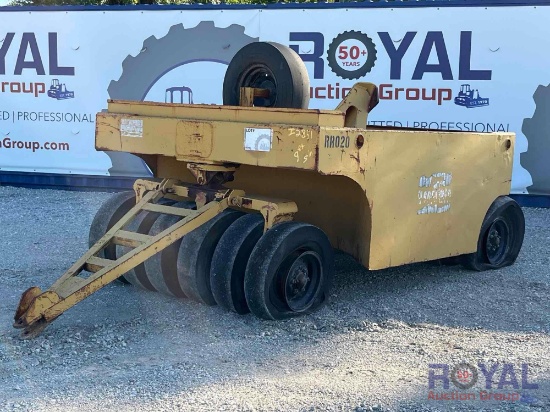 12-Wheel Pneumatic Pull-Behind Asphalt Compactor