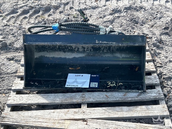 2025 32in. Hydraulic Tilting Mini Excavator Attachment