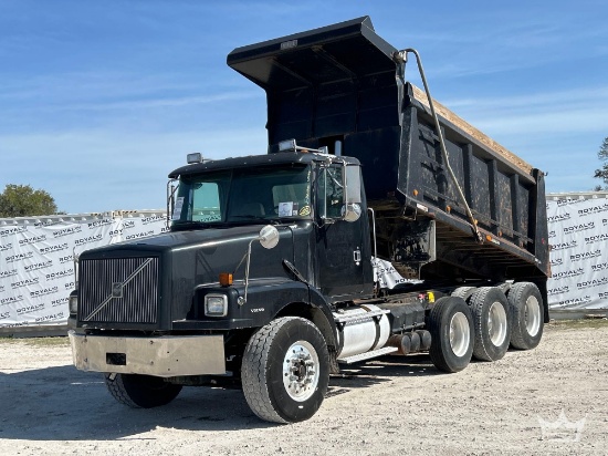 2000 Volvo WG Tri-Axle Dump Truck