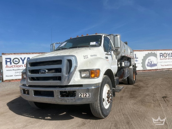 2011 Ford F-750 Etnyre 2,000 Gallon Asphalt Distributor Truck