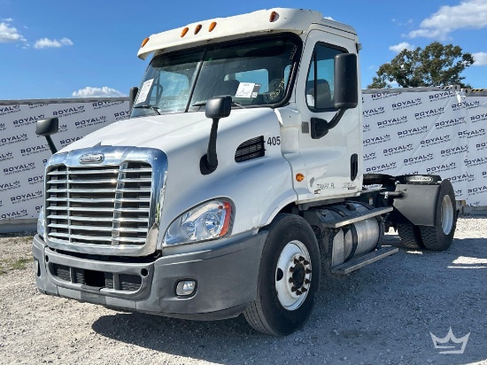 2011 Freightliner Cascadia 113 S/A Day Cab Truck Tractor