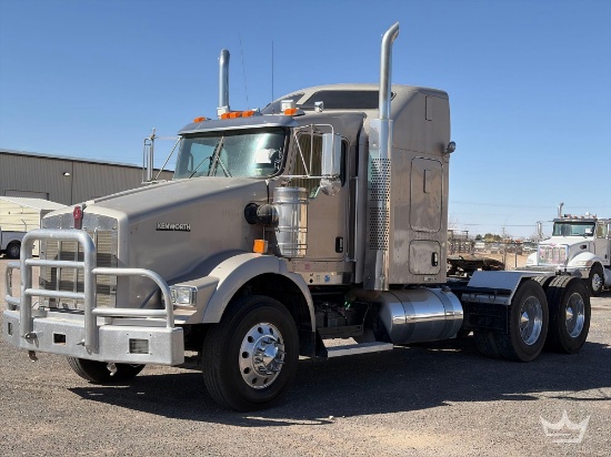 2012 Kenworth T800 T/A Sleeper Cab Truck Tractor