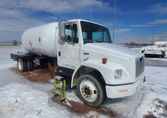 2003 Freightliner MC 331 2,800 Gallon Fuel Truck