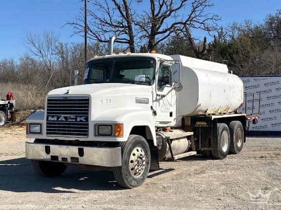 2004 Mack CH613 Concrete/ Water Mixer Truck