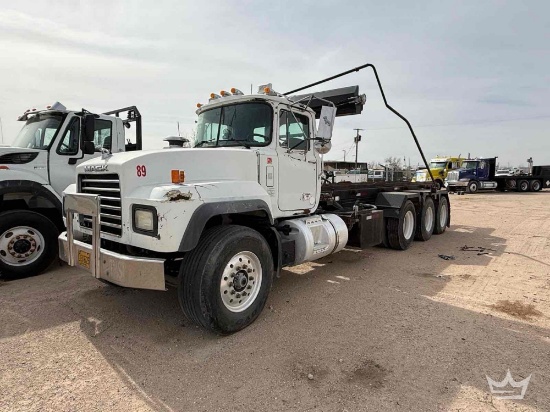 2004 Mack RD690S Tri-Axle Rolloff Truck