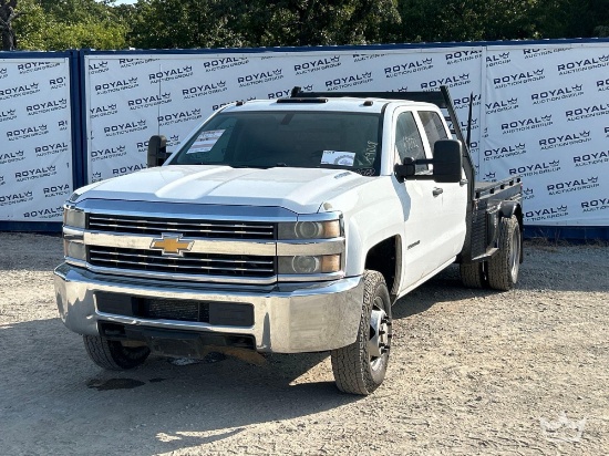 2016 Chevrolet Silverado 3500 4x4 Crew Cab Hay Bale Spike Flatbed Truck