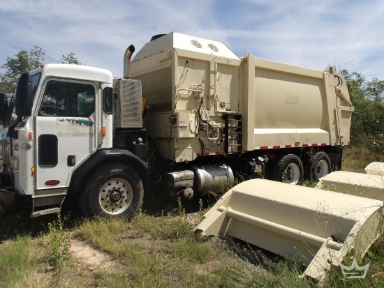 2016 Peterbilt 320 T/A Side Loader Garbage Truck