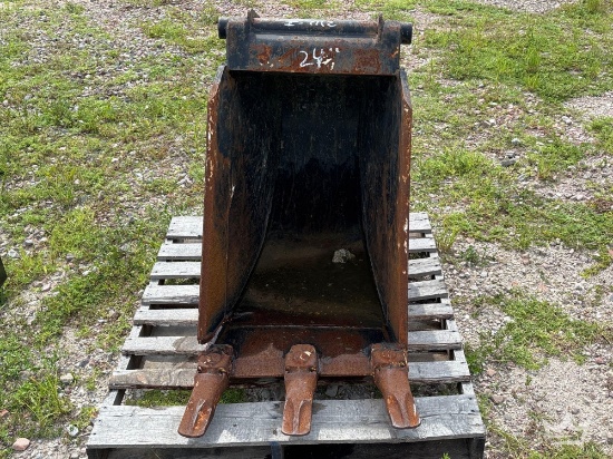 24in Digging Tooth Bucket Excavator Attachment w/ Quick Coupler