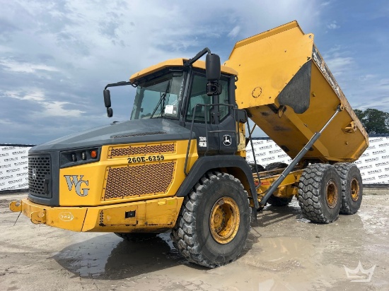 2018 John Deere 260E 25 Ton Articulated Off-Road T/A Dump Truck