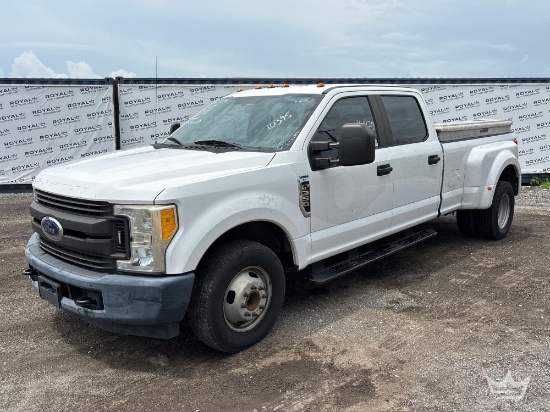 2017 Ford F-350 Crew Cab Pickup Truck
