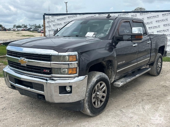 2015 Chevrolet Silverado 1500 4x4 Crew Cab Pickup Truck