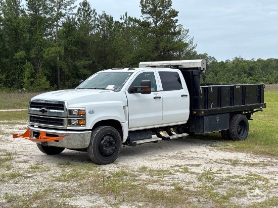 2022 Chevrolet Silverado 6500HD Flatbed Truck