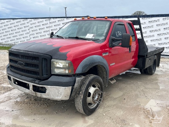 2006 Ford F-550 4x4 Ext. Cab Flatbed Truck