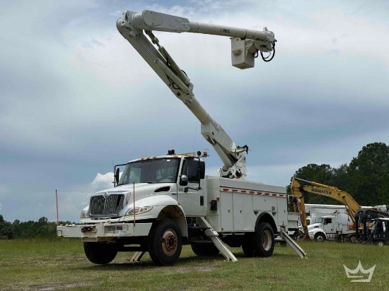 2009 International 4400 Altec AM650 50ft. Material Handling Bucket Truck
