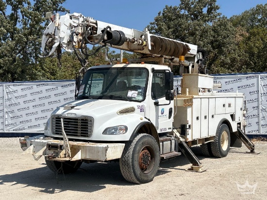 Derrick digger truck