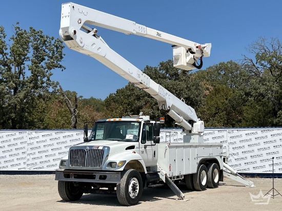 international bucket truck