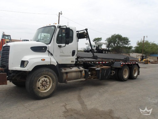 2016 Freightliner 108SD T/A Roll-Off Truck