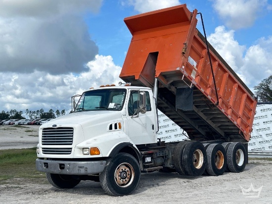 1998 Ford LT9513 Louisville 113 Tri-Axle Dump Truck
