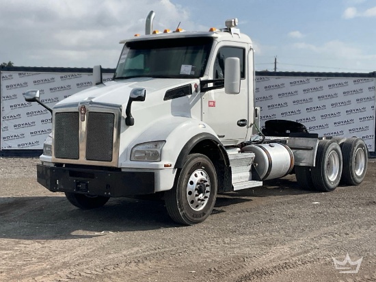 2019 Kenworth T880 T/A Wet Kit Day Cab Truck Tractor