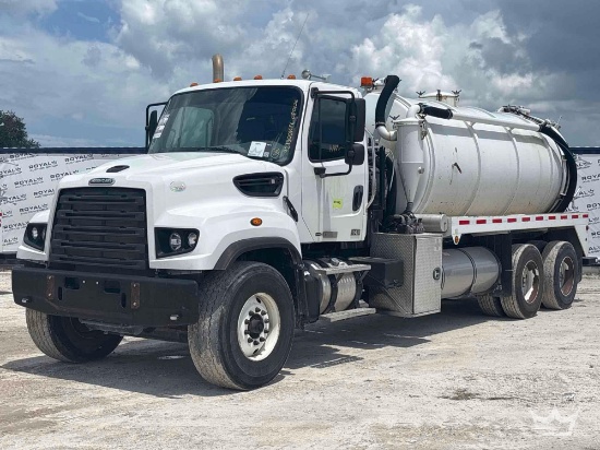 2015 Freightliner 114SD T/A Lely 3,300 Gallon Septic Wet Vacuum Truck