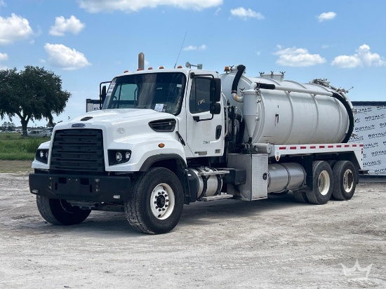 2015 Freightliner 114SD T/A Lely 3,300 Gallon Septic Wet Vacuum Truck