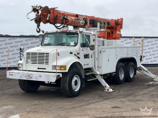 2001 International 4900 T/A Altec D947-TR Digger Derrick Truck