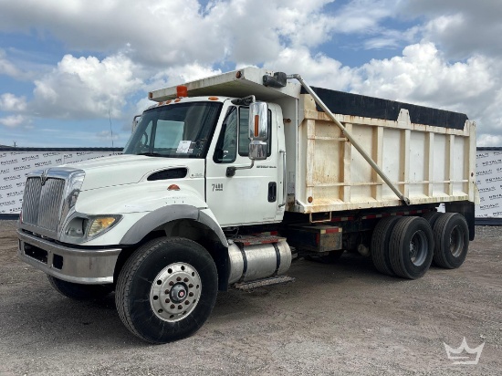 2004 International 74000 Ox Bodies 17yd. T/A Dump Truck