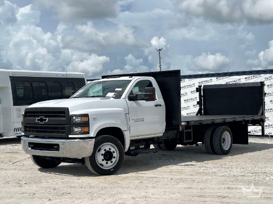 2019 Chevrolet Silverado 5500HD 17ft. Flatbed Truck with Liftgate