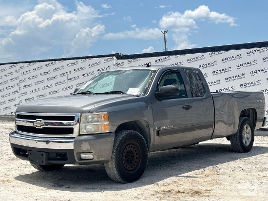 2007 Chevrolet Silverado 1500 4x4 Ext. Cab Pickup Truck