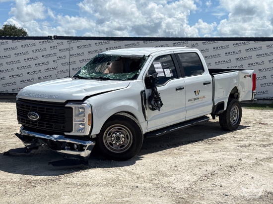 2025 Ford F-250 4x4 Crew Cab Pickup Truck
