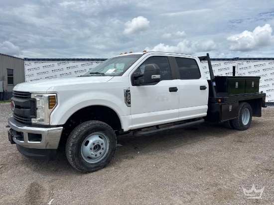 2019 Ford F-350 4x4 Crew Cab Utility Flatbed Truck