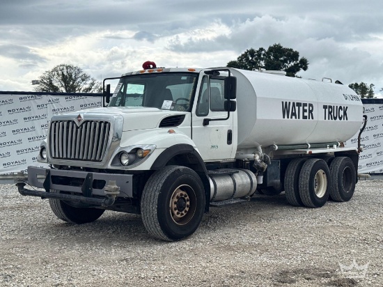 2016 International WorkStar 7400 4,000 Gallon Water Truck