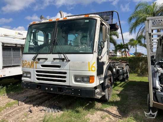 2007 American LaFrance Condor T/A Roll-Off Truck