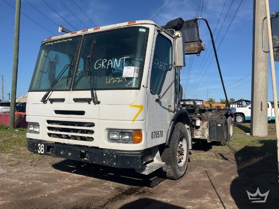 2007 American LaFrance T/A Roll-Off Truck