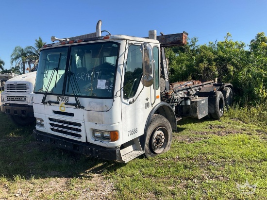 2007 American LaFrance T/A Roll-Off Truck