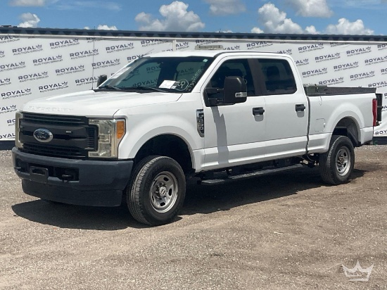 2017 Ford F-250 4x4 Crew Cab Pickup Truck with Hydraulic Lift Gate