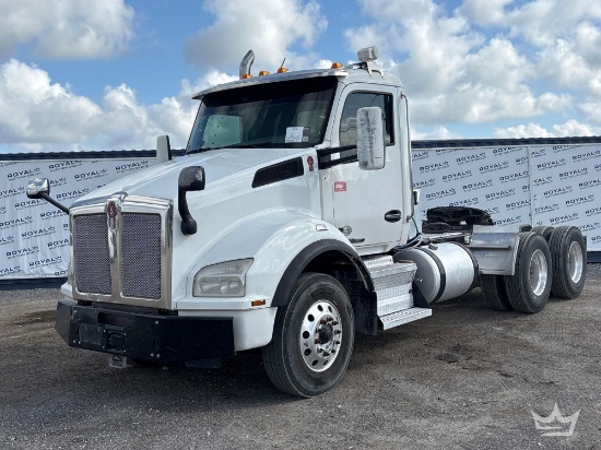 2019 Kenworth T880 T/A Wet Kit Day Cab Truck Tractor