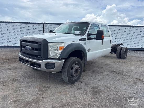 2013 Ford F-450 4x4 Crew Cab Cab and Chassis Truck