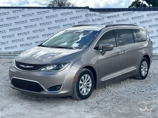 2017 Chrysler Pacifica Touring-L Minivan