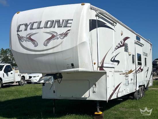 2008 Heartland Cyclone Toy Hauler Tri- Axle 5th Wheel Travel Trailer