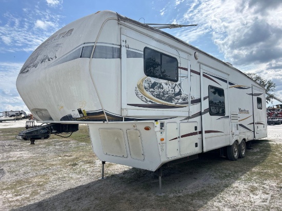 2012 Keystone Montana 5th Wheel T/A Travel Trailer
