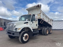 2004 International 7400 T/A Dump Truck